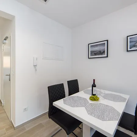 Blanka House Apartman *