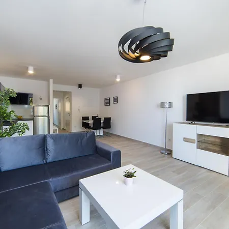 Blanka House מאקרסקה